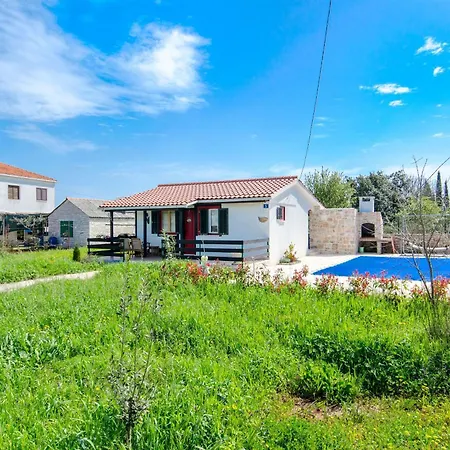House Ara بيت للعطل