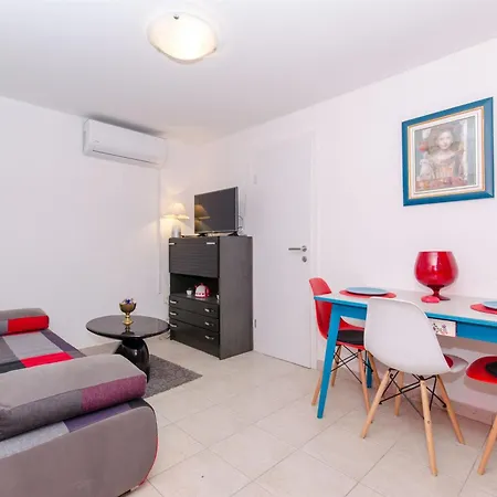 بيت للعطل House Ara Grohote