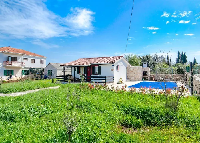 House Ara بيت للعطل