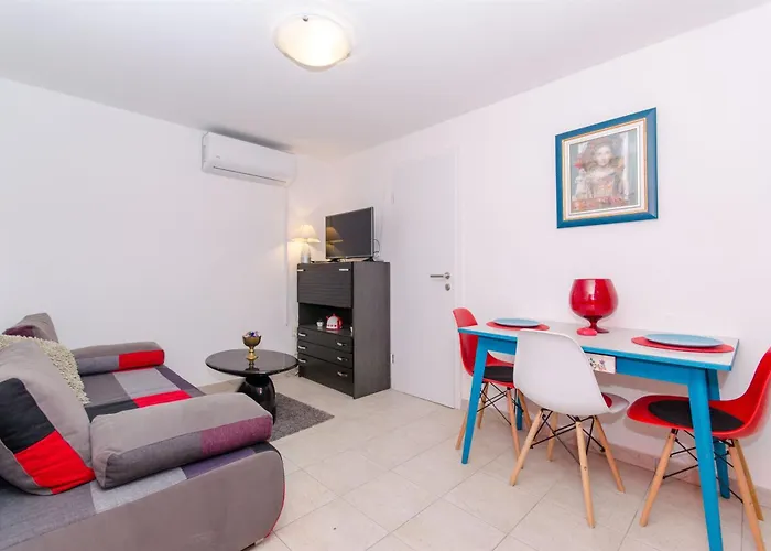 بيت للعطل House Ara Grohote